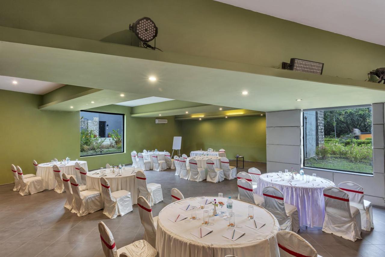 Club Mahindra Corbett Hotel Dhikuli Екстериор снимка